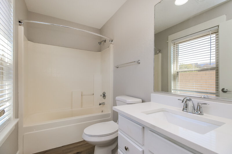 2,310/Mo, 1359 S Mosley Ct Chandler, AZ 85286 Main Bathroom View
