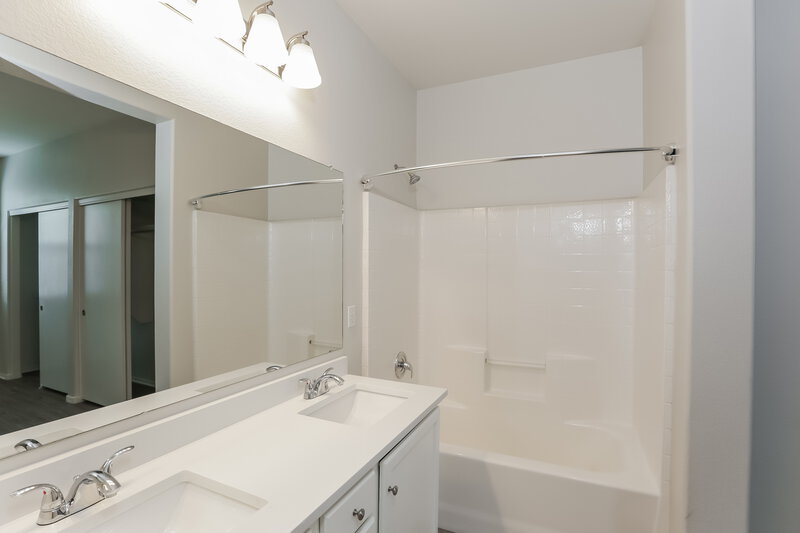 1,950/Mo, 2202 W Gold Dust Ave Queen Creek, AZ 85142 Main Bathroom View