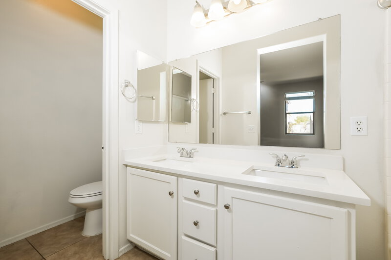 1,775/Mo, 2202 W Gold Dust Ave San Tan Valley, AZ 85144 Main Bathroom View