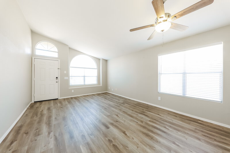 2,350/Mo, 9847 W Irma Ln Peoria, AZ 85382 Living Room View 2