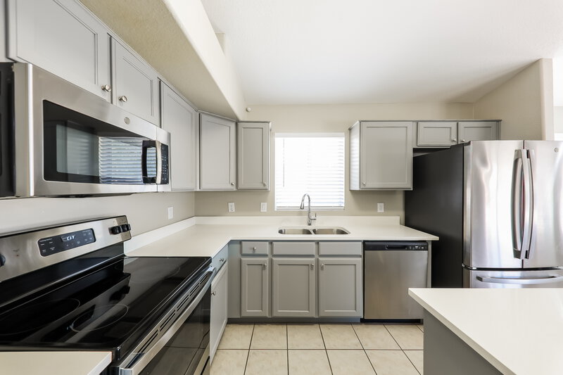 2,350/Mo, 9847 W Irma Ln Peoria, AZ 85382 Kitchen View 2