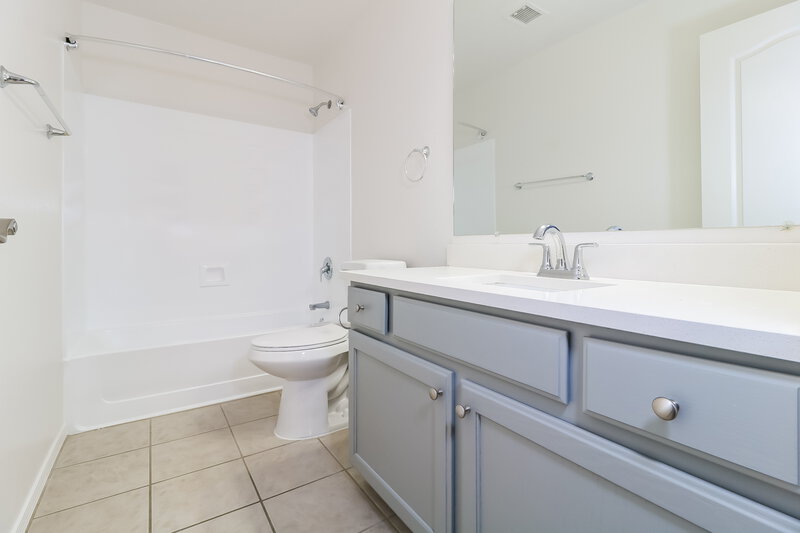 2,270/Mo, 9847 W Irma Ln Peoria, AZ 85382 Bathroom View