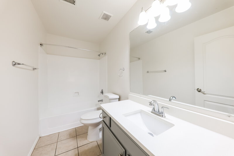 2,350/Mo, 9847 W Irma Ln Peoria, AZ 85382 Bathroom View