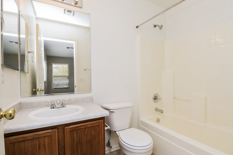 2,140/Mo, 11213 E Quarry Ave Mesa, AZ 85212 Main Bathroom View
