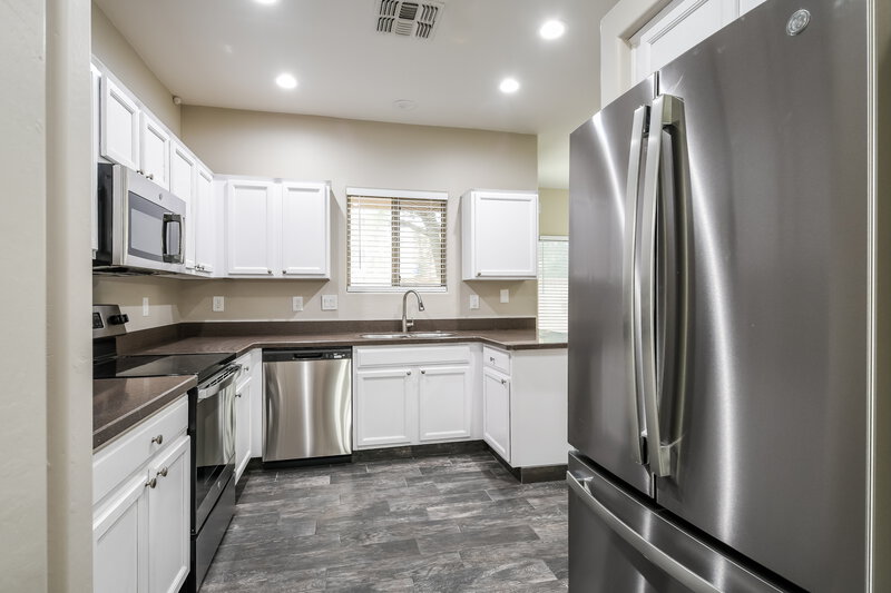 2,585/Mo, 1750 W Union Hills Dr Unit 81 Phoenix, AZ 85027 Kitchen View 2