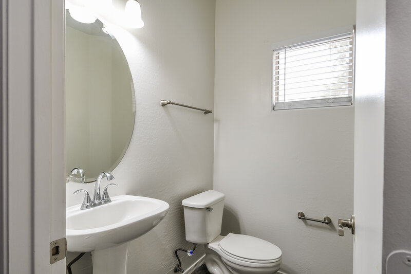 2,585/Mo, 1750 W Union Hills Dr Unit 81 Phoenix, AZ 85027 Bathroom View