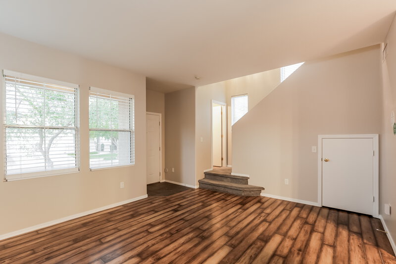 2,135/Mo, 7005 S 40th Ln Phoenix, AZ 85041 Living Room View