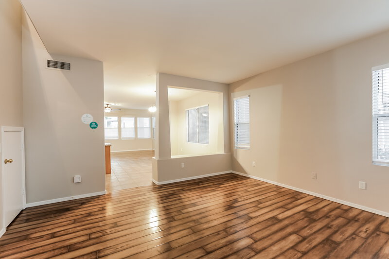 2,135/Mo, 7005 S 40th Ln Phoenix, AZ 85041 Living Room View 2