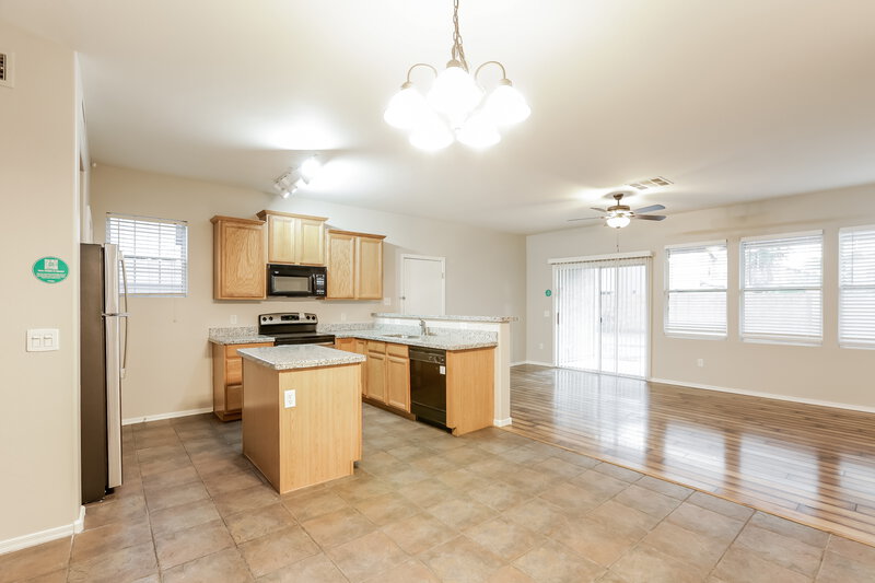 2,135/Mo, 7005 S 40th Ln Phoenix, AZ 85041 Dining Room View