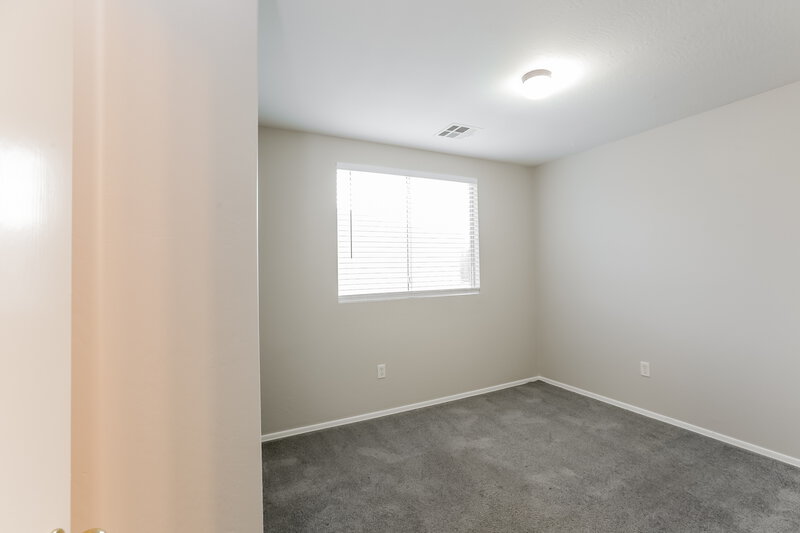2,135/Mo, 7005 S 40th Ln Phoenix, AZ 85041 Bedroom View