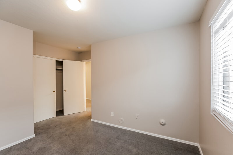 2,135/Mo, 7005 S 40th Ln Phoenix, AZ 85041 Bedroom View 2
