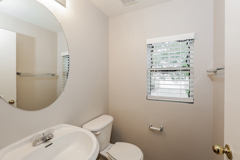 2,135/Mo, 7005 S 40th Ln Phoenix, AZ 85041 Bathroom View