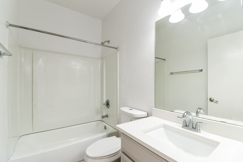 2,195/Mo, 3974 E Latham Way Gilbert, AZ 85297 Bathroom View