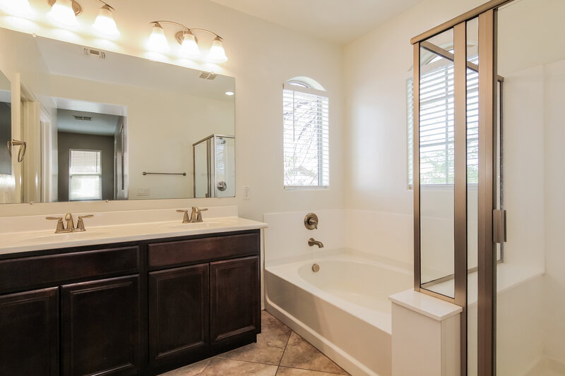 2,215/Mo, 9194 W Meadow Dr Peoria, AZ 85382 Primary Bathroom View