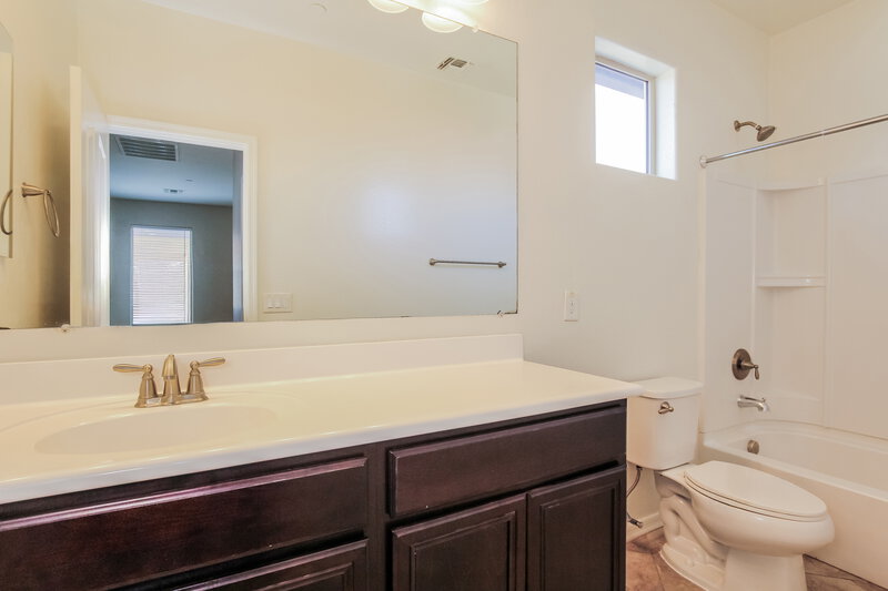 2,215/Mo, 9194 W Meadow Dr Peoria, AZ 85382 Bathroom View