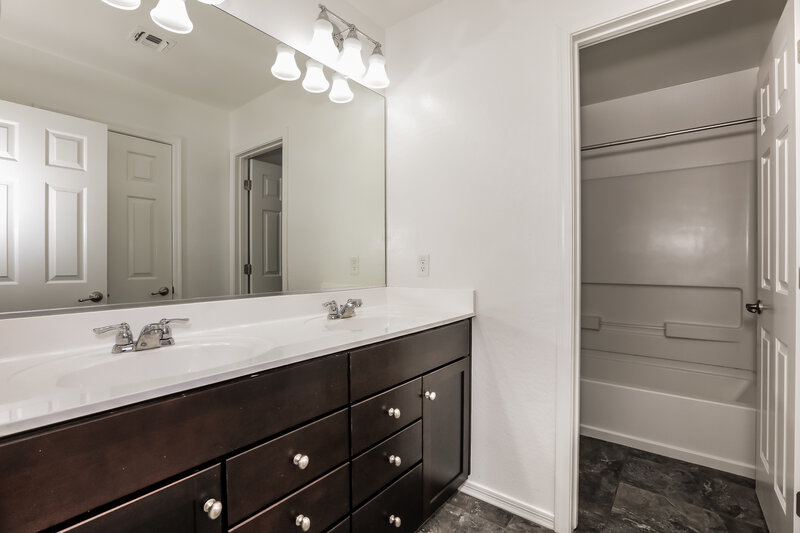 2,695/Mo, 5637 E Alder Ave Mesa, AZ 85206 Main Bathroom View