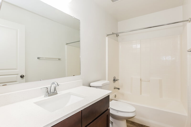 1,975/Mo, 8028 S 48Th Ln Laveen, AZ 85339 Main Bathroom View