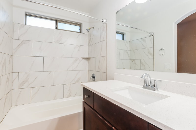 1,975/Mo, 8028 S 48Th Ln Laveen, AZ 85339 Bathroom View