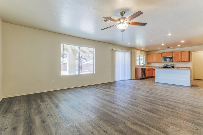 3,150/Mo, 7402 S 29th Ln Phoenix, AZ 85041 Living Room View