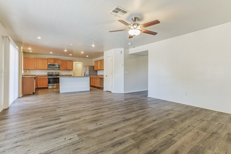 3,150/Mo, 7402 S 29th Ln Phoenix, AZ 85041 Living Room View 2