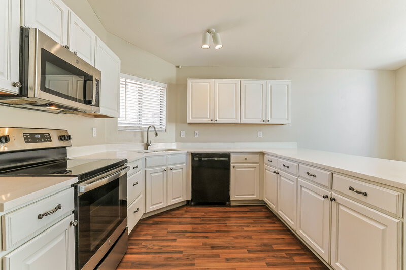 2,370/Mo, 91 N Soho Pl Chandler, AZ 85225 Kitchen View