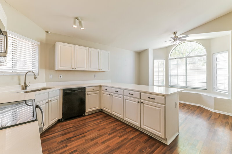 2,370/Mo, 91 N Soho Pl Chandler, AZ 85225 Kitchen View 2
