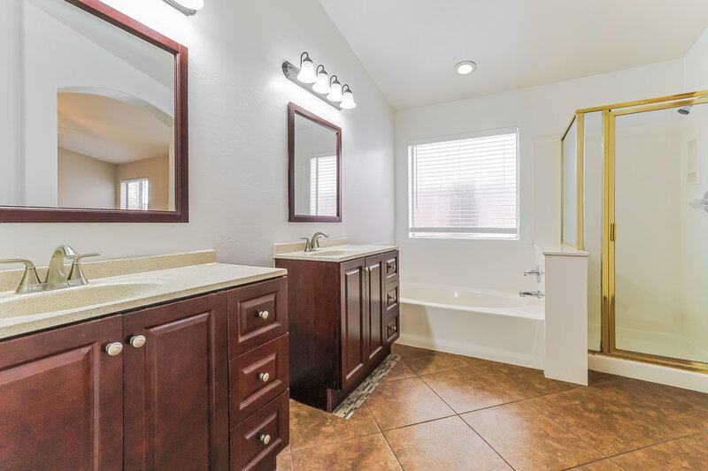2,370/Mo, 91 N Soho Pl Chandler, AZ 85225 Main Bathroom View