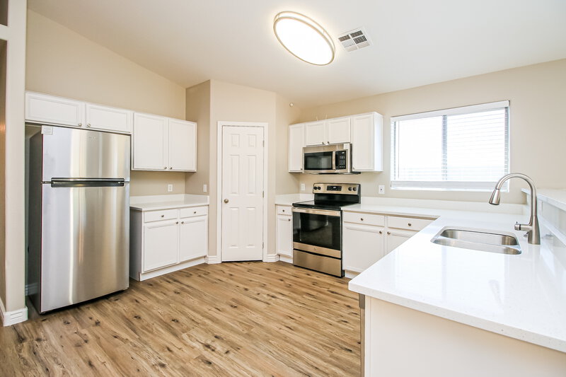 2,425/Mo, 10134 E Caballero St Mesa, AZ 85207 Kitchen View