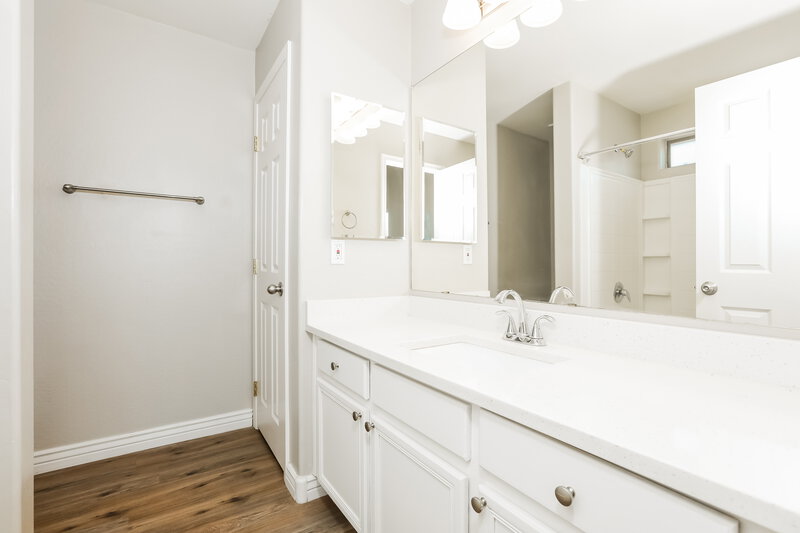 2,125/Mo, 10134 E Caballero St Mesa, AZ 85207 Main Bathroom View
