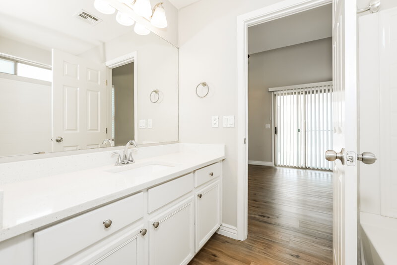 2,125/Mo, 10134 E Caballero St Mesa, AZ 85207 Main Bathroom View 2
