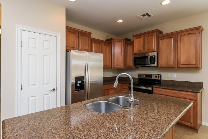 2,860/Mo, 18821 E Swan Dr Queen Creek, AZ 85142 Kitchen View