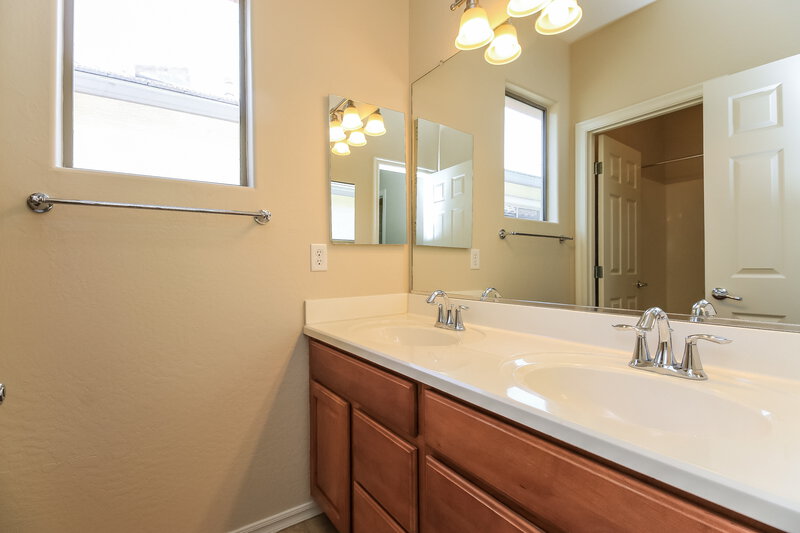 2,860/Mo, 18821 E Swan Dr Queen Creek, AZ 85142 Bathroom View 2