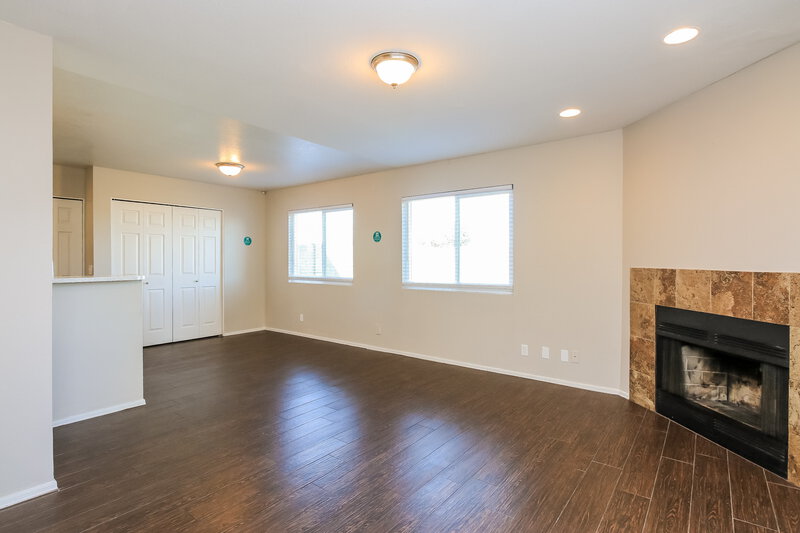 2,295/Mo, 441 S Maple Unit 134 Mesa, AZ 85206 Living Room View 2