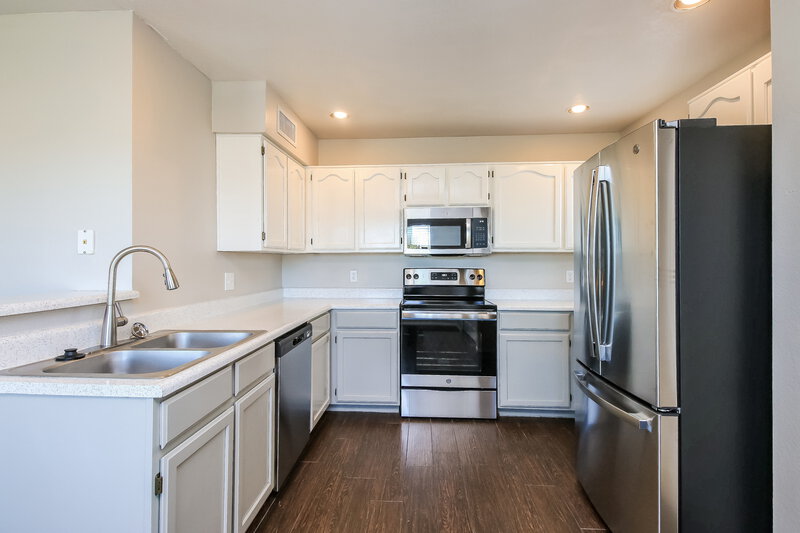 2,295/Mo, 441 S Maple Unit 134 Mesa, AZ 85206 Kitchen View