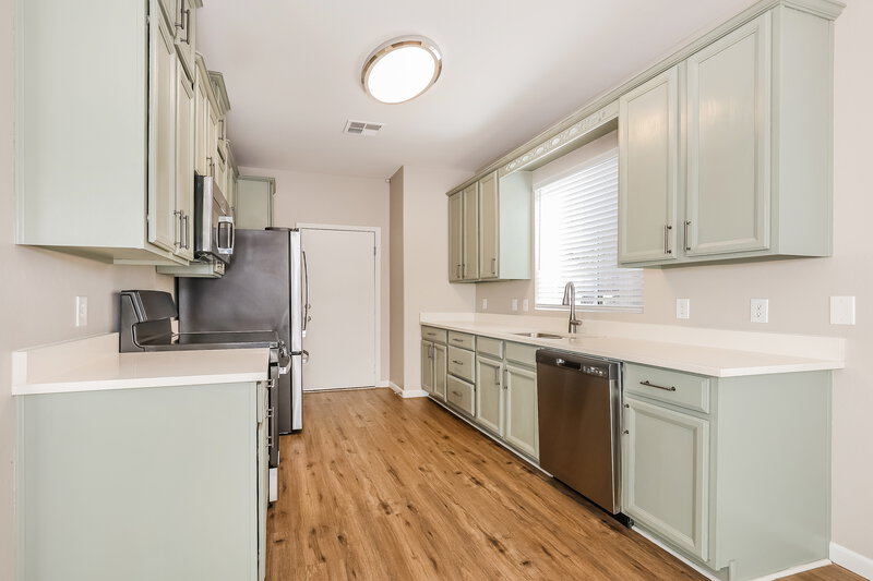 2,115/Mo, 34818 N 31st Ave Phoenix, AZ 85086 Kitchen View