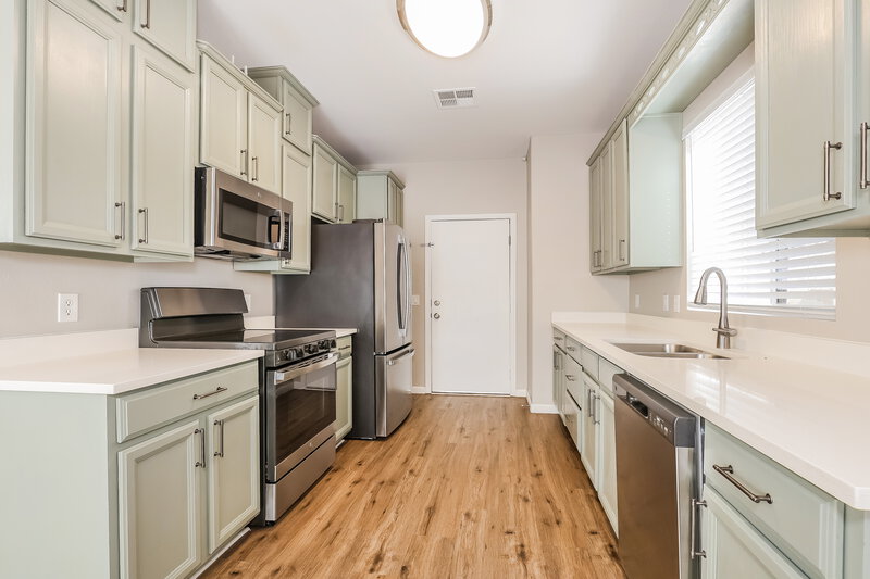 2,115/Mo, 34818 N 31st Ave Phoenix, AZ 85086 Kitchen View 2