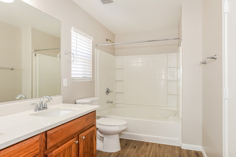 2,115/Mo, 34818 N 31st Ave Phoenix, AZ 85086 Main Bathroom View