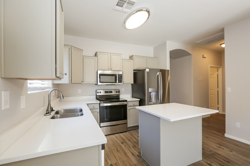 2,040/Mo, 5621 W Ellis Dr Laveen, AZ 85339 Kitchen View