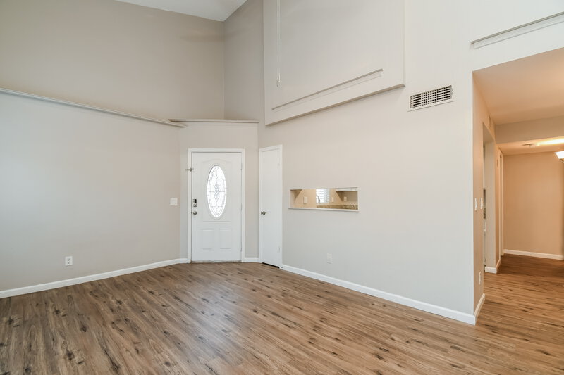 2,270/Mo, 2718 W Brooks St Chandler, AZ 85224 Living Room View 2