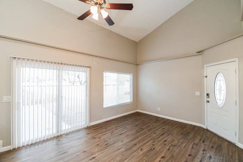 2,270/Mo, 2718 W Brooks St Chandler, AZ 85224 Living Room View 3