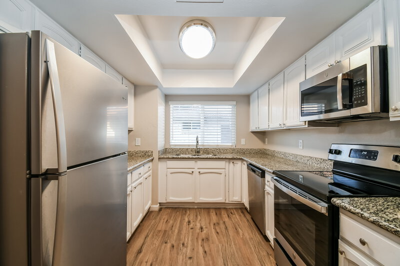 2,270/Mo, 2718 W Brooks St Chandler, AZ 85224 Kitchen View