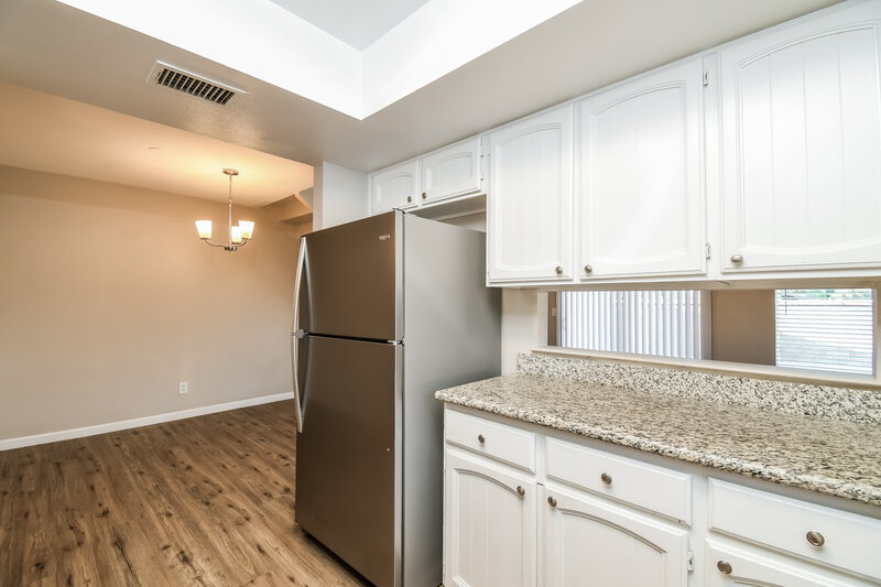 2,270/Mo, 2718 W Brooks St Chandler, AZ 85224 Kitchen View 2