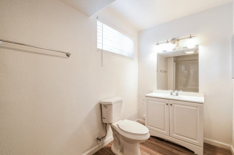2,270/Mo, 2718 W Brooks St Chandler, AZ 85224 Bathroom View