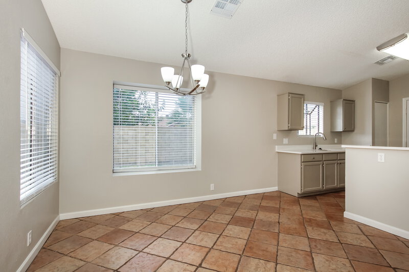 1,880/Mo, 10012 N 66Th Dr Glendale, AZ 85302 Dining Room View