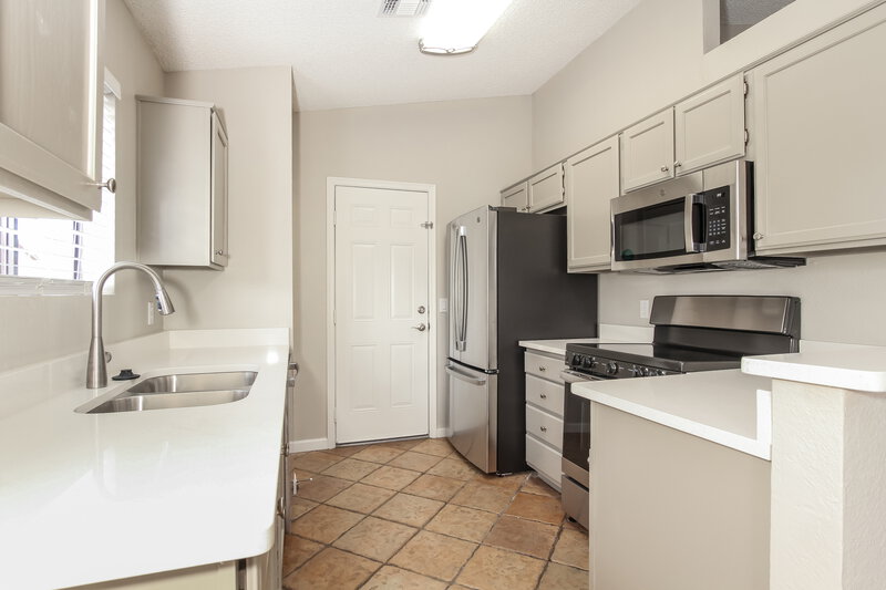 1,880/Mo, 10012 N 66Th Dr Glendale, AZ 85302 Kitchen View