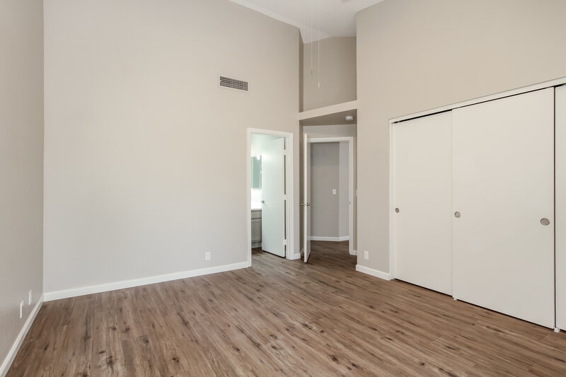 1,880/Mo, 10012 N 66Th Dr Glendale, AZ 85302 Main Bedroom View