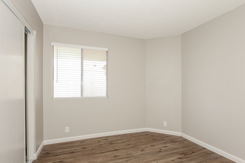 1,880/Mo, 10012 N 66Th Dr Glendale, AZ 85302 Bedroom View 2