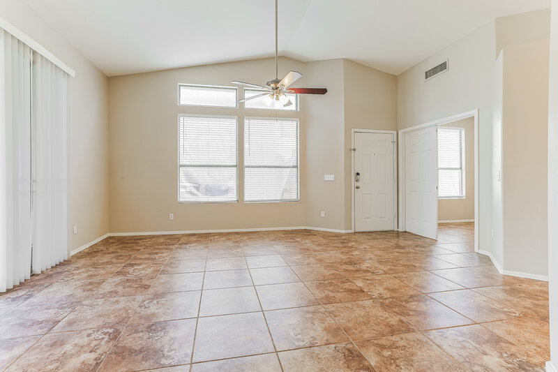 2,340/Mo, 3440 E Southern Ave Unit 1110 Mesa, AZ 85204 Living Room View 4