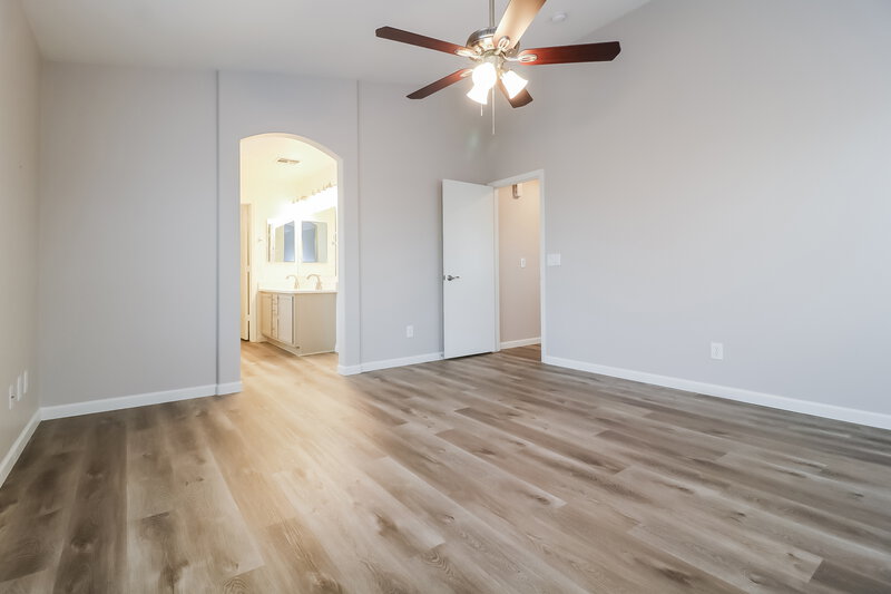 2,170/Mo, 24254 W Desert Bloom St Buckeye, AZ 85326 Main Bedroom View