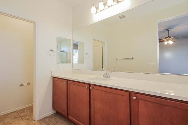 1,760/Mo, 17726 W Cashman Dr Surprise, AZ 85387 Main Bathroom View